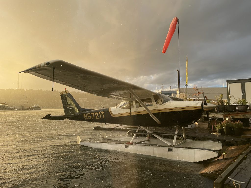 C172 floatplane on a rainy but sunny evening in Seattle